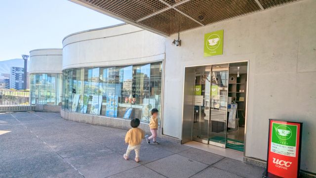 カフェ·ラポール 中央図書館のカフェ入口