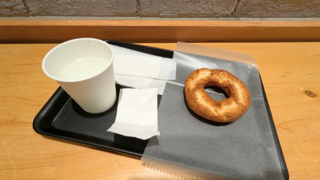 朝カラに行くはずが朝からミスドでブログ書いてる